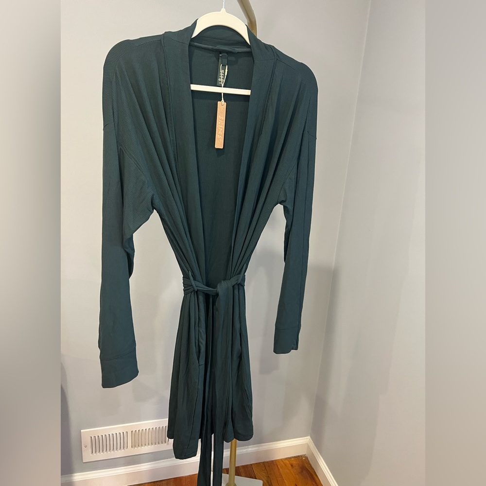 NWT SKIMS SOFT LOUNGE SHORT ROBE - Picture 2 of 2